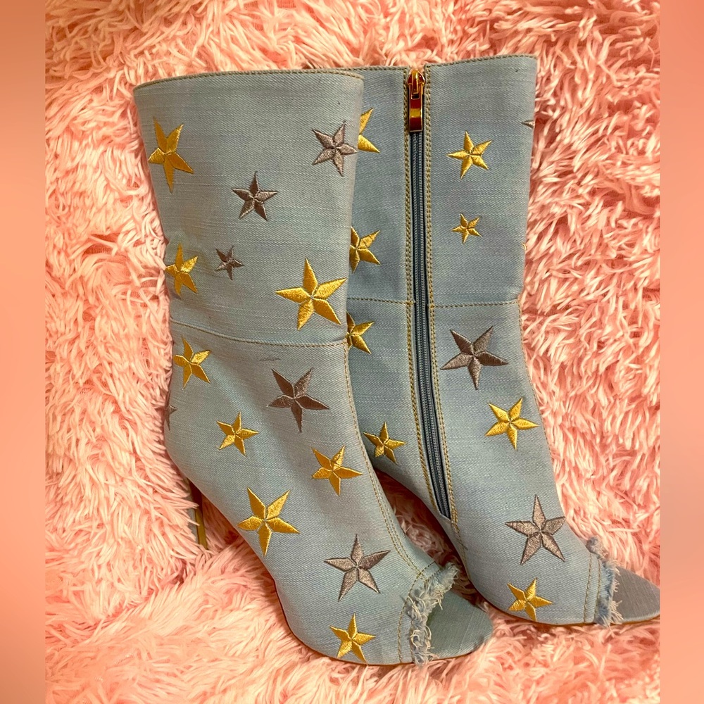 Akira Short Distressed Jean with gold stars Boots